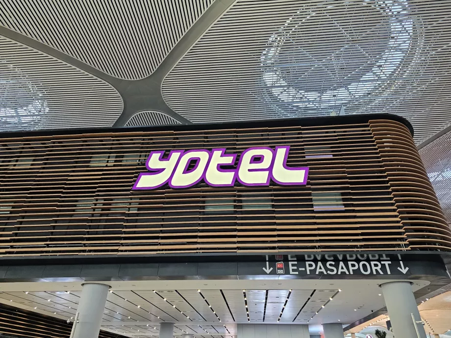 Yotel, parte pública