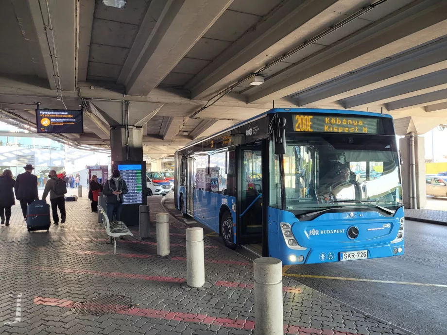 Paragem de transportes públicos no aeroporto