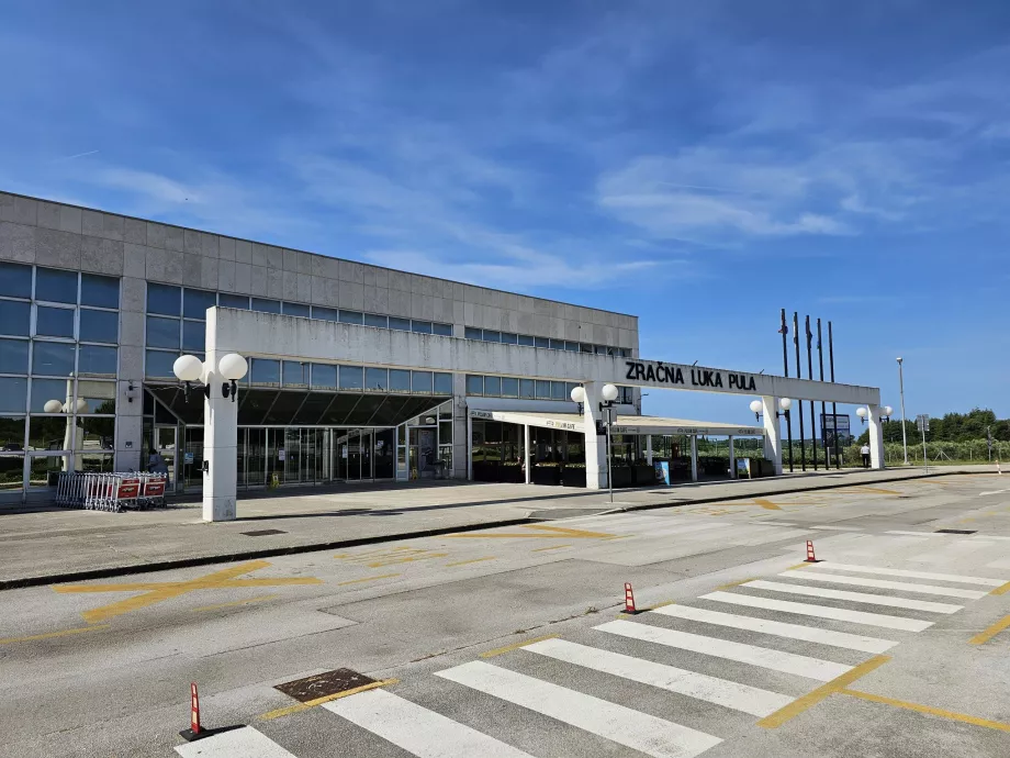 Terminal do aeroporto de Pula