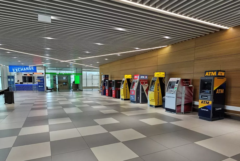 Caixas automáticos nas chegadas, Aeroporto de Split