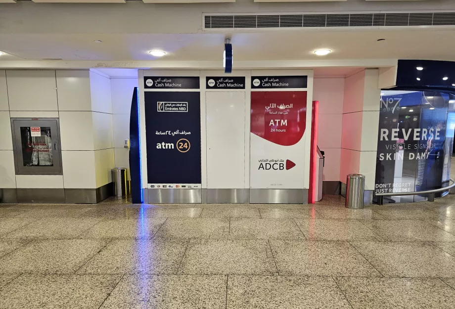 ATMs, parte pública, terminal 1