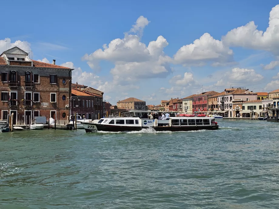 Vaporetto em Murano