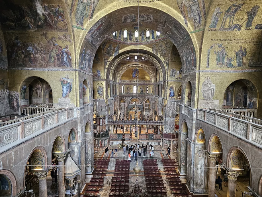 Vista da basílica a partir da galeria