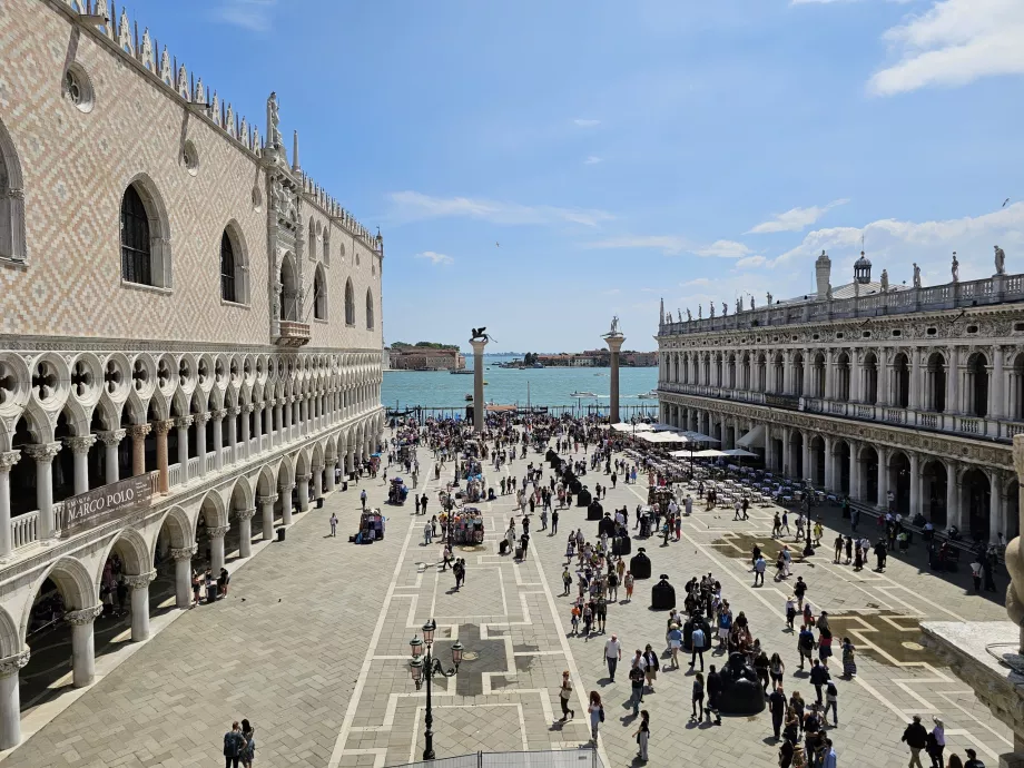 Vista do Palácio Ducal a partir da galeria