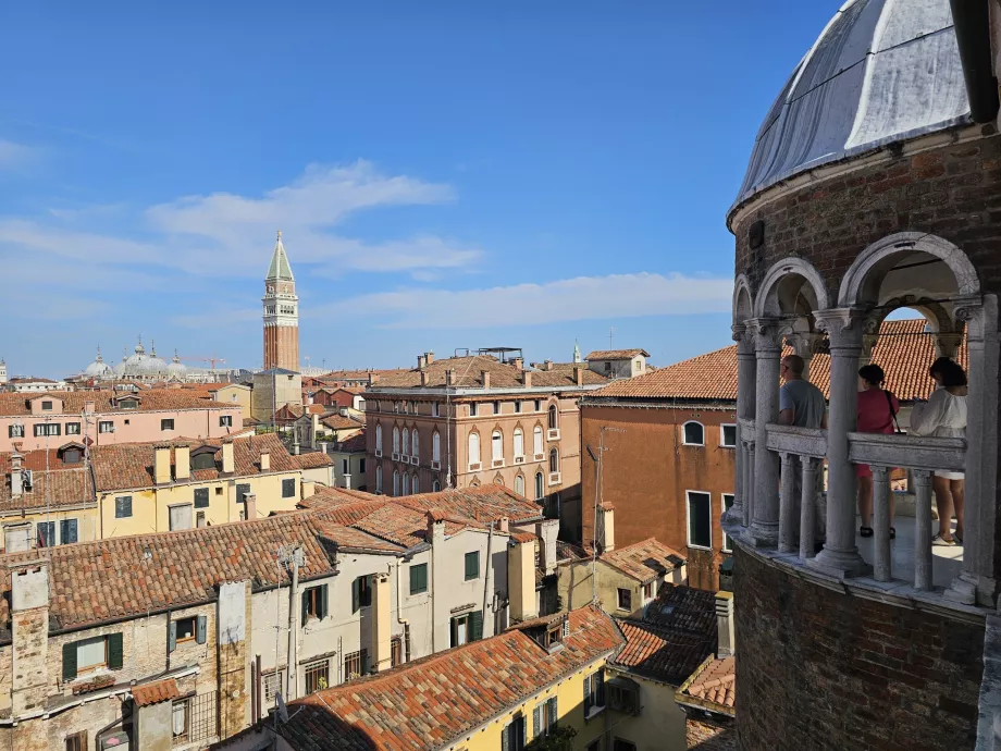 Vista do Palazzo Contraini del Bovolo