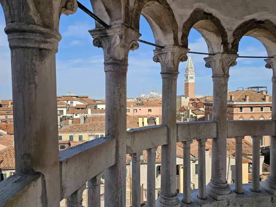 Vista do Palazzo Contarini del Bovolo