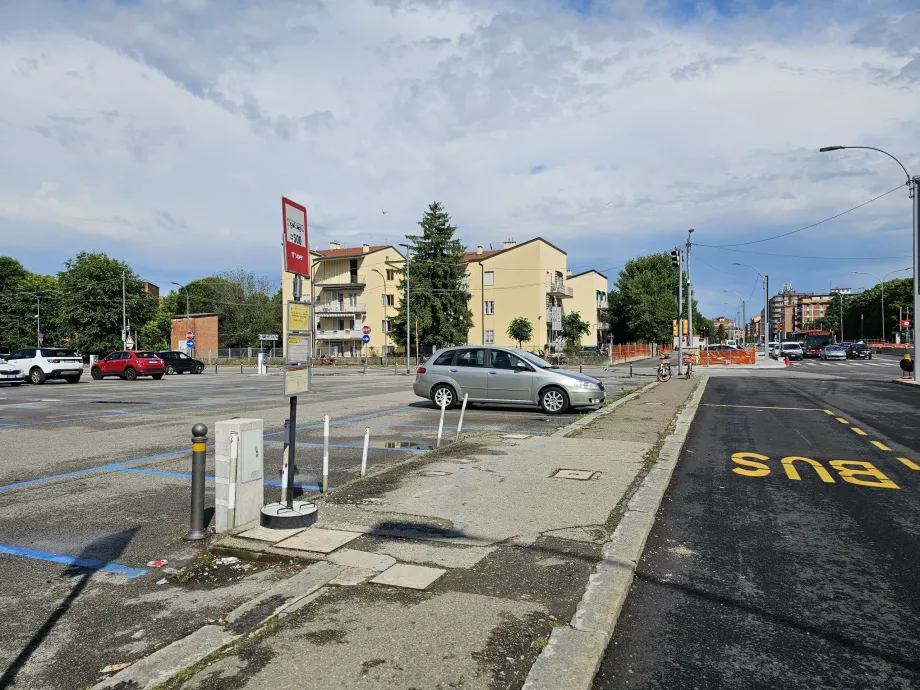 Paragem de autocarro 944, Ospedale Maggiore