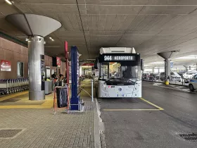 Paragem de autocarro 944 no aeroporto