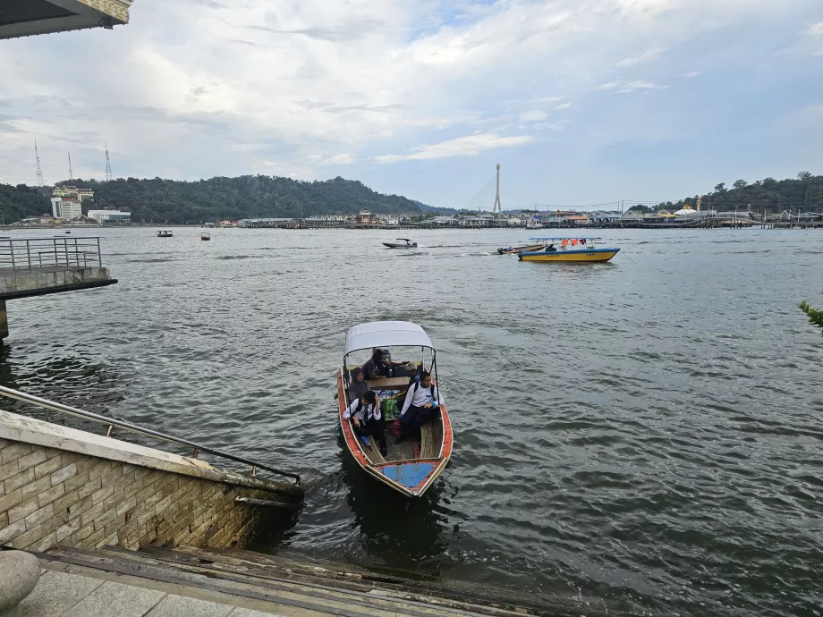 Ferry para Kampong Ayer