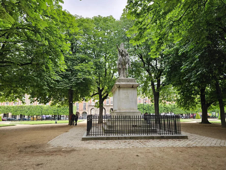 Estátua equestre, Place des Vosges