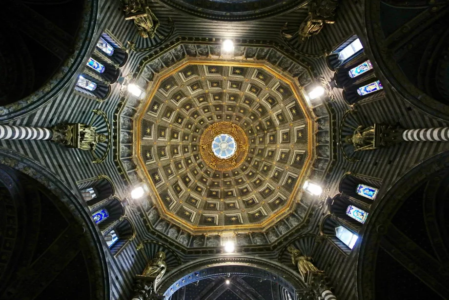 Interior da catedral