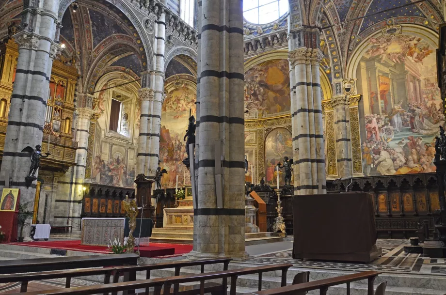 Interior da catedral