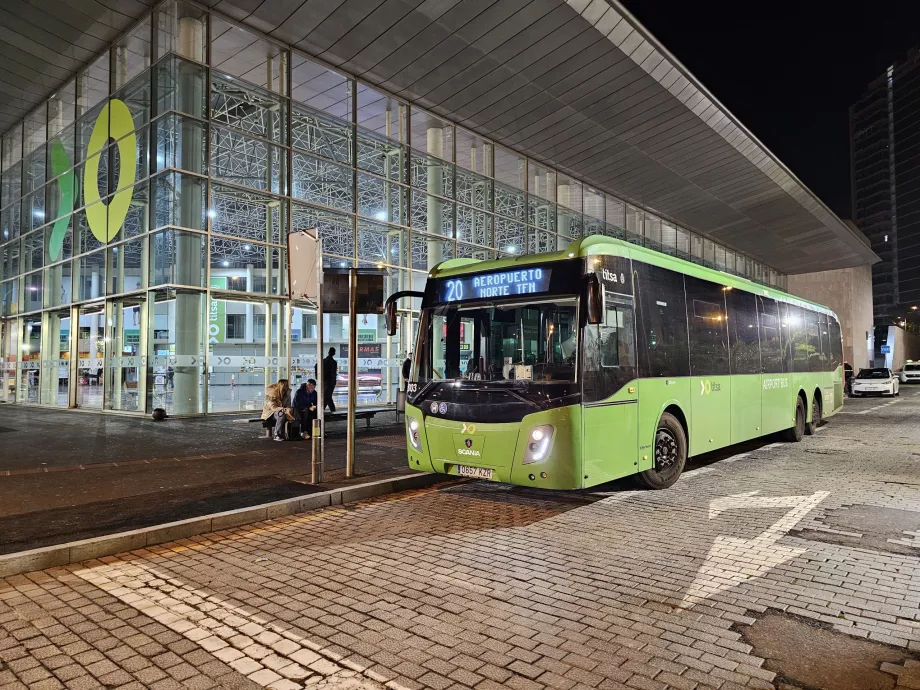 Paragem de autocarro da linha 20 em Santa Cruz