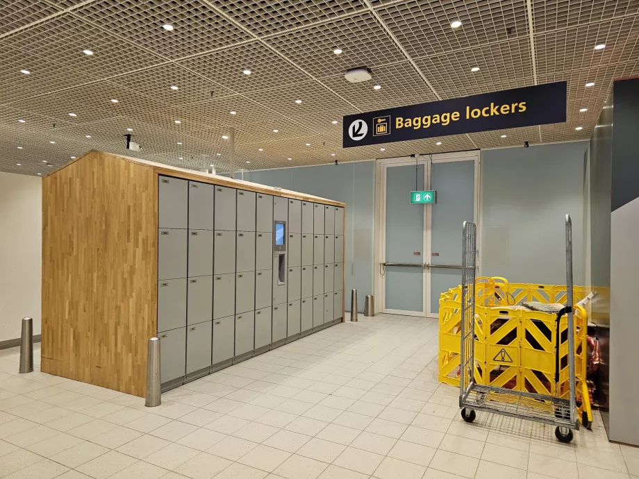 Luggage lockers in the transit zone