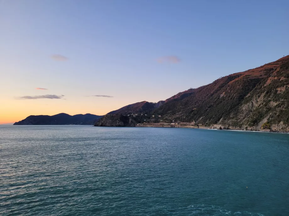 Vista da costa em direção a Corniglia