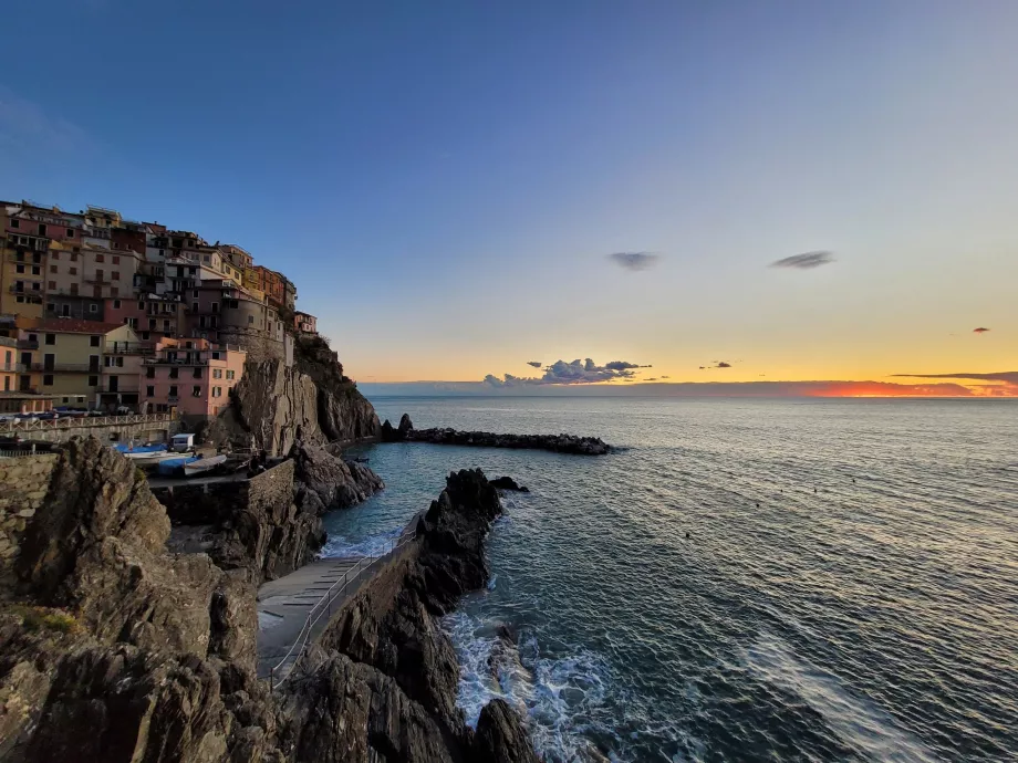 Pôr do sol sobre Manarola