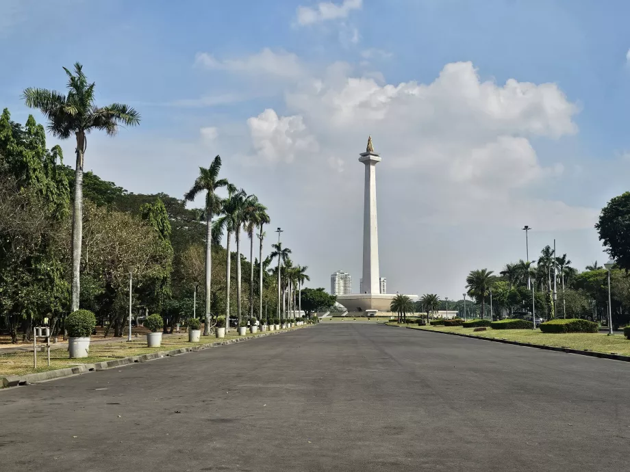 Parque em redor do Monumento a Monas