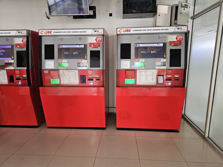 Máquinas de venda automática de bilhetes, estações de comboios suburbanas