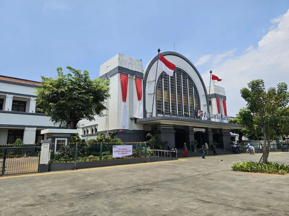 Estação ferroviária de Jacarta Kota