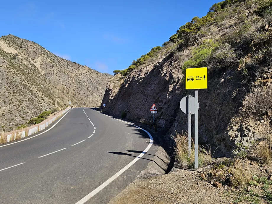 Aviso aos ciclistas que ultrapassam