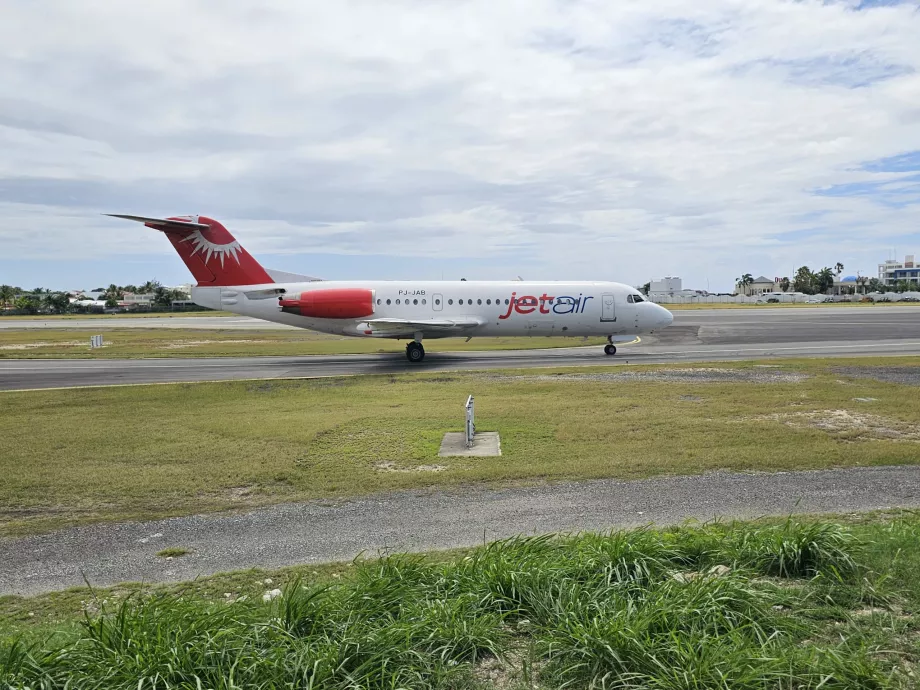 Fokker F70, aeroporto de SXM