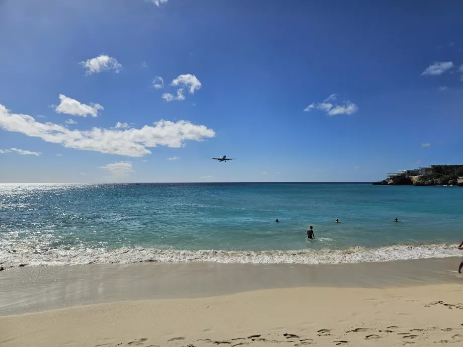 Avião que se aproxima do aeroporto de SXM