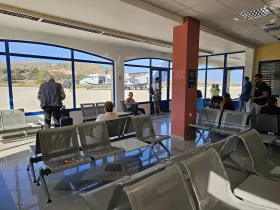 Zona de trânsito e portão único, aeroporto de Leros