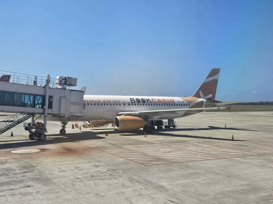 Super Air Jet, Airbus A320 no aeroporto de Yogyakarta YIA