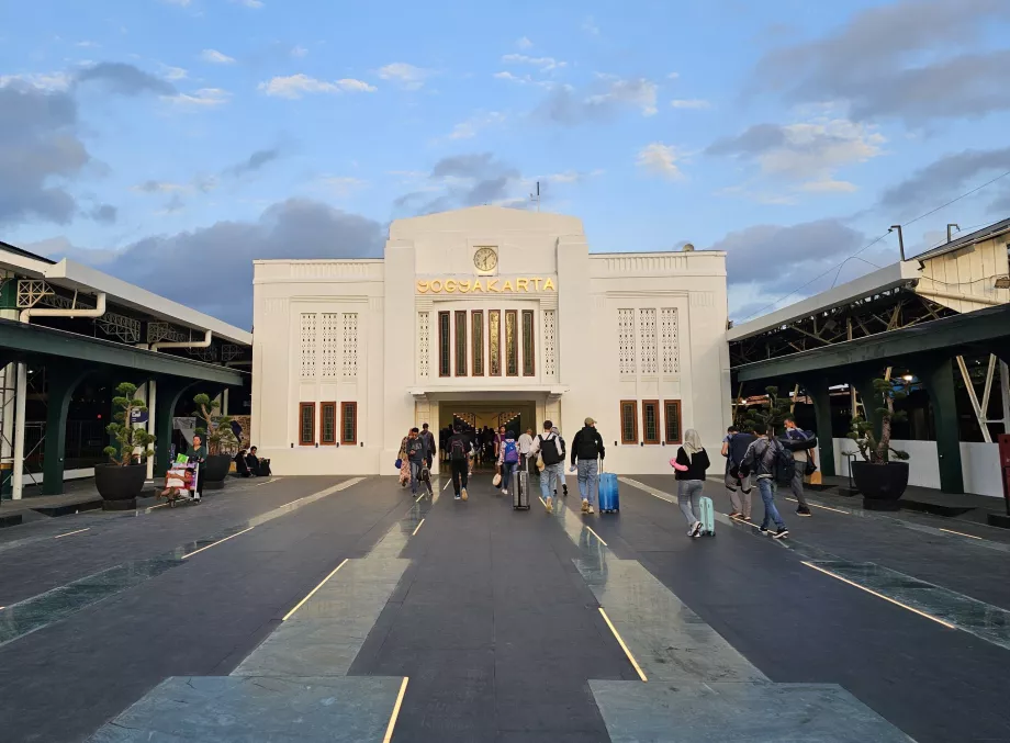 Entrada leste da estação de Yogyakarta