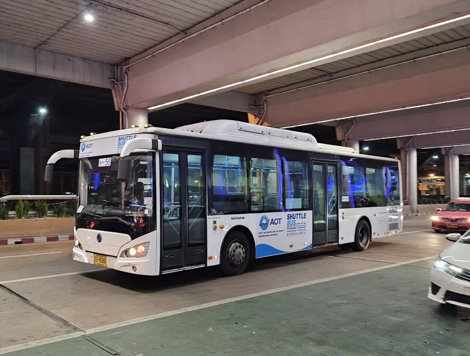 Autocarro de transporte entre os aeroportos de Don Mueang e Suvarnabhumi