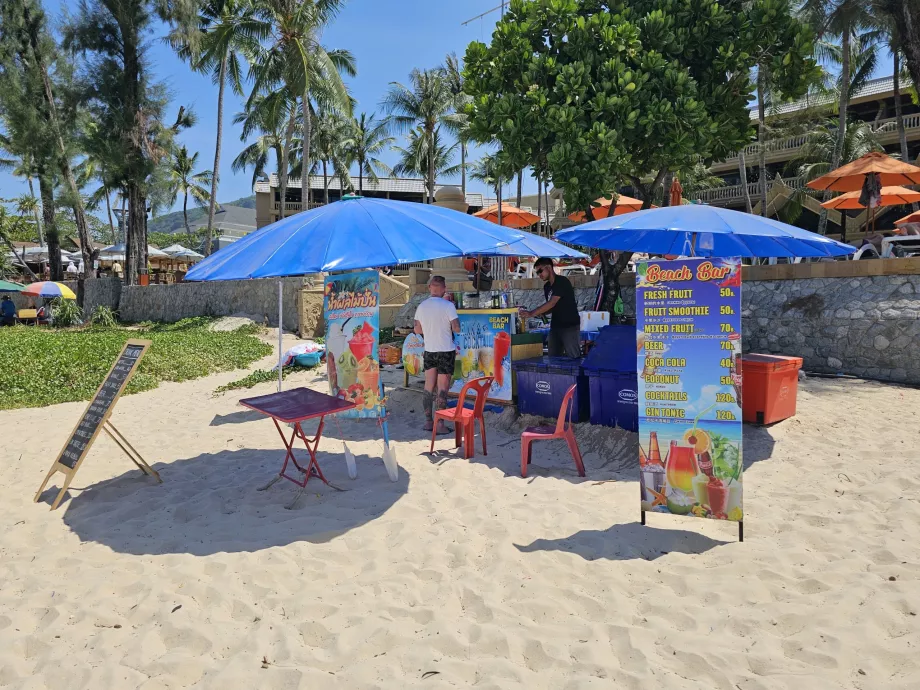 Refrescos na praia, estância de Kata