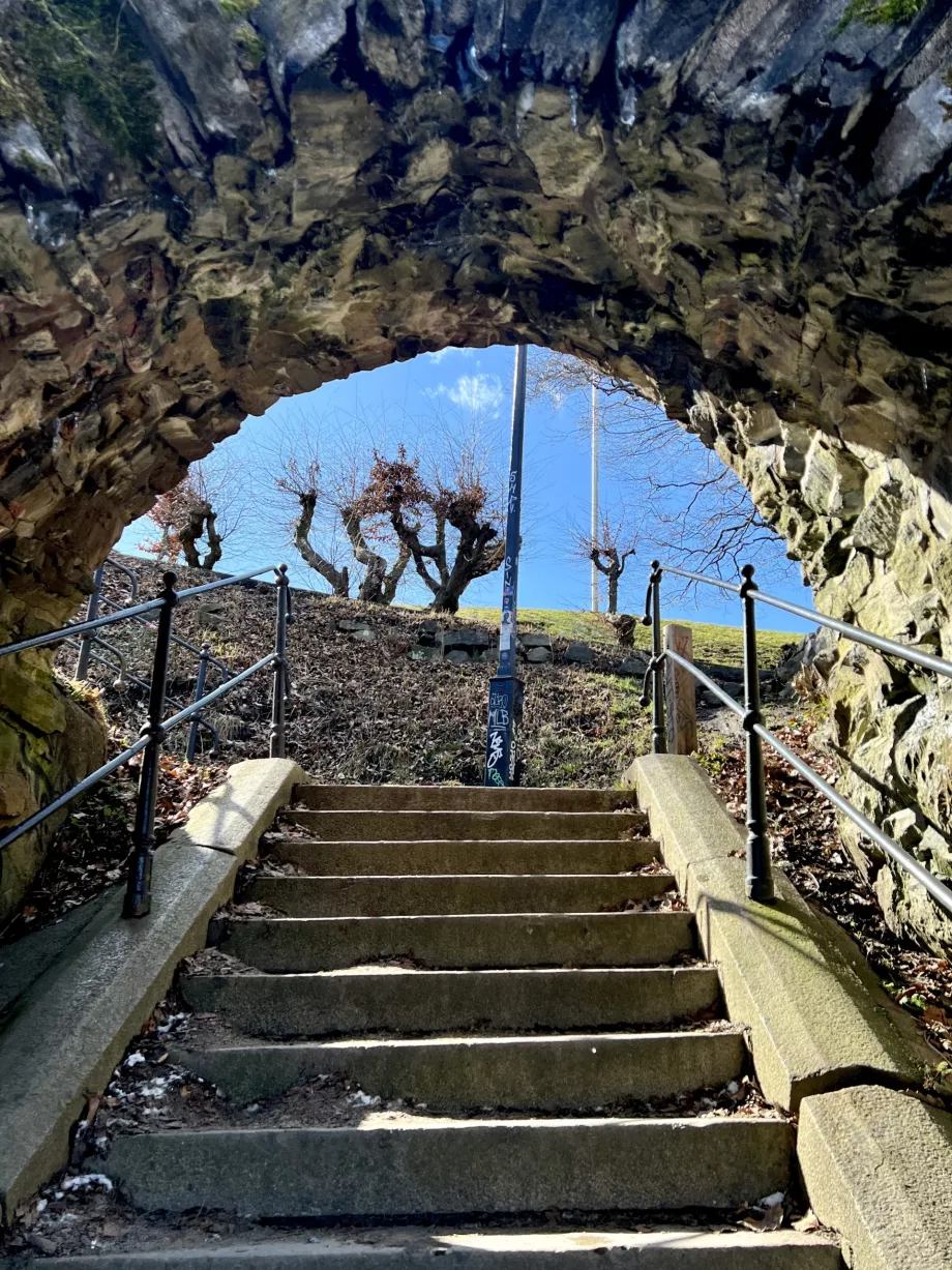 Escadas que conduzem à colina Risåsberget