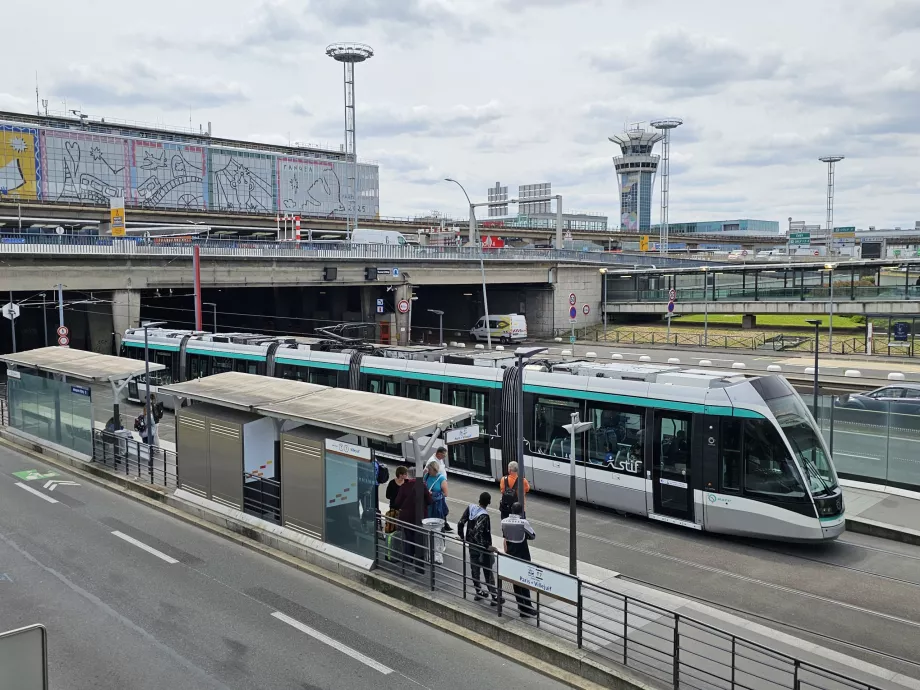 Elétrico T7, o centro de Paris fica à direita