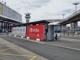OrlyBus em frente ao Terminal 4