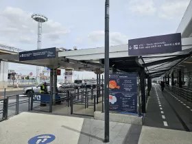 Parques de táxis e de aplicações móveis (Uber, Bolt), Terminal 4
