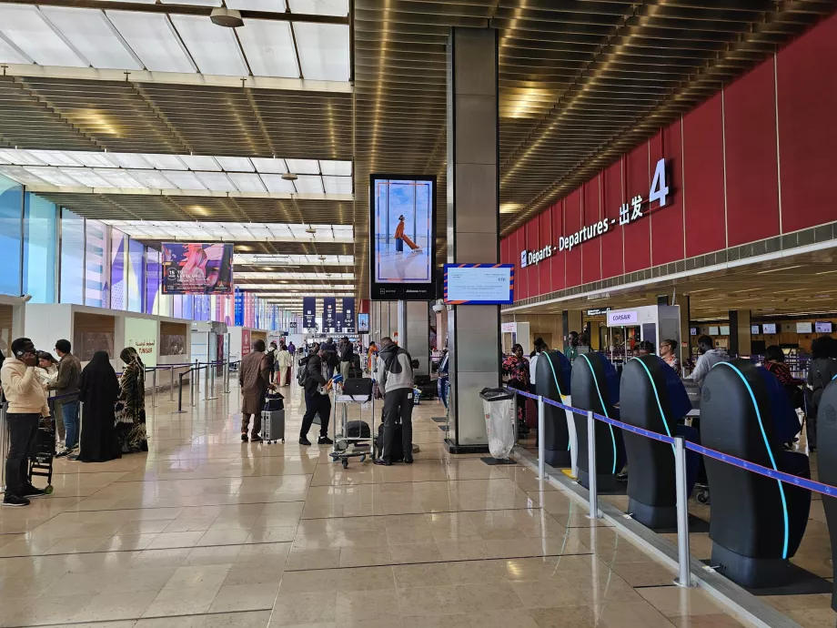 Terminal 4, secção de partidas