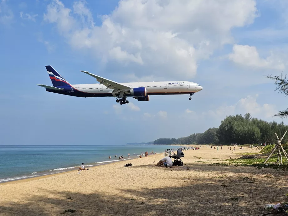 Aeroflot sobre Mai Khao