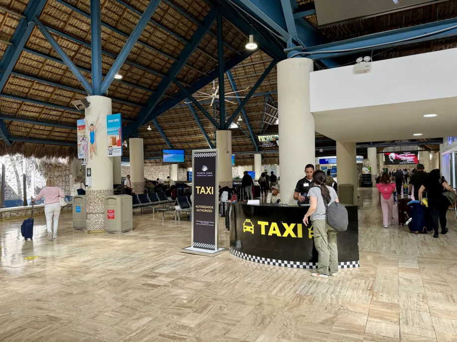 Stand oficial do TAXI no aeroporto PUJ