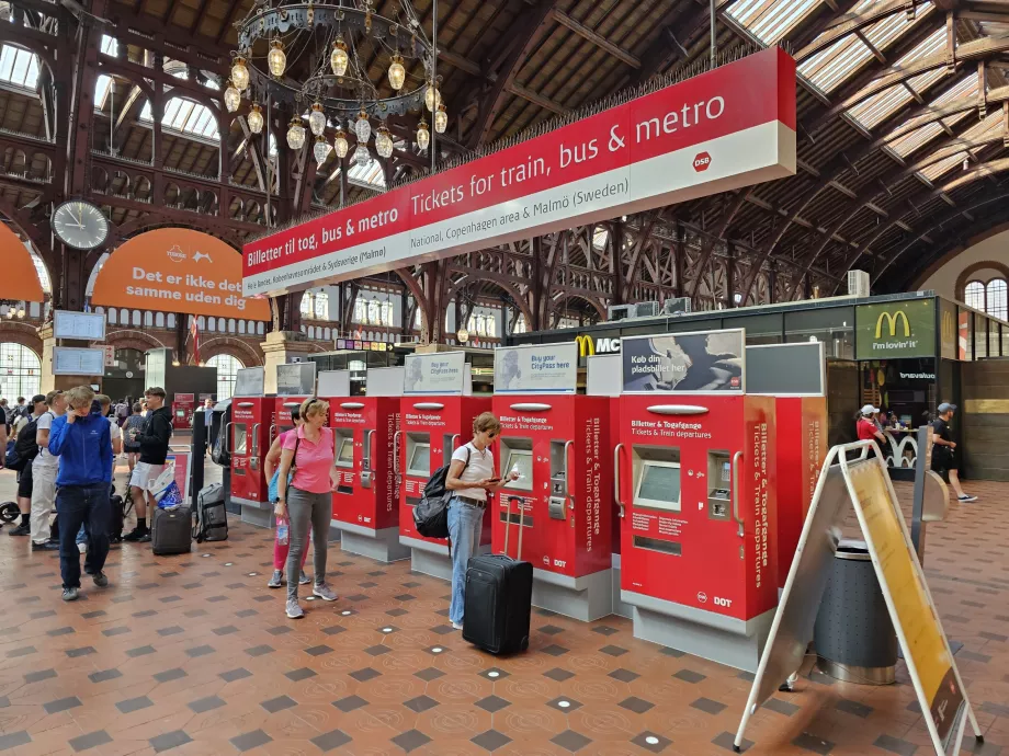 Máquinas de venda automática para transportes públicos e comboios - Estação Central de Copenhaga