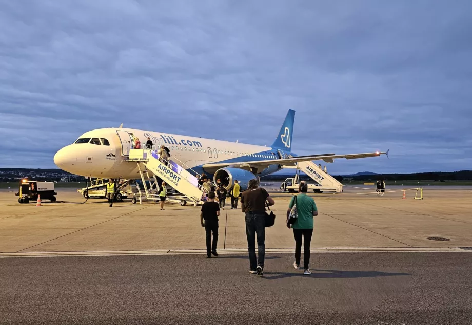 Airbus A320 Fly Lili no aeroporto de České Budějovice