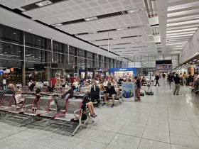 Zona de trânsito do aeroporto de Burgas
