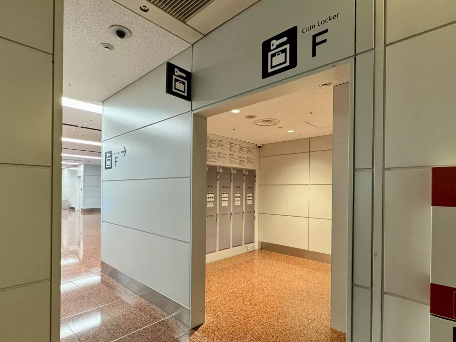 Depósito de bagagens no aeroporto de Haneda