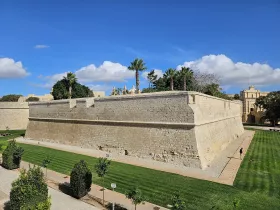 As muralhas da parte interior de Mdina