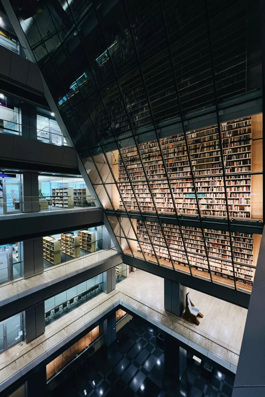 Interior da Biblioteca Nacional da Letónia