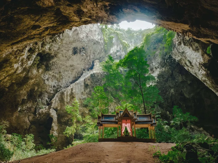 Gruta de Phraya Nakhon