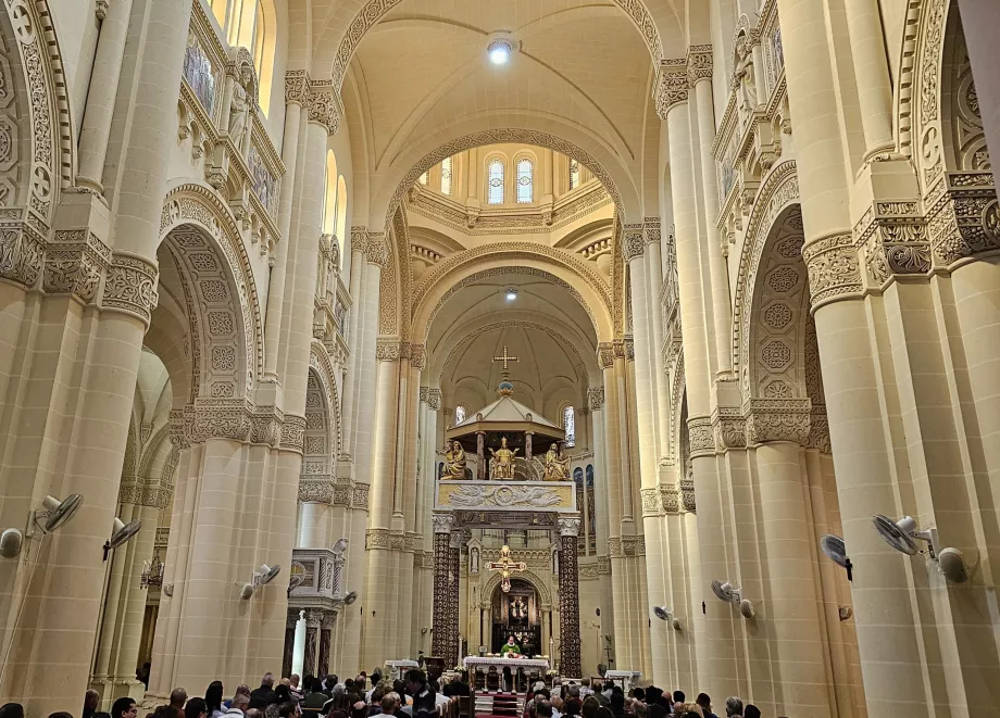 Interior da Basílica de Ta'Pinu