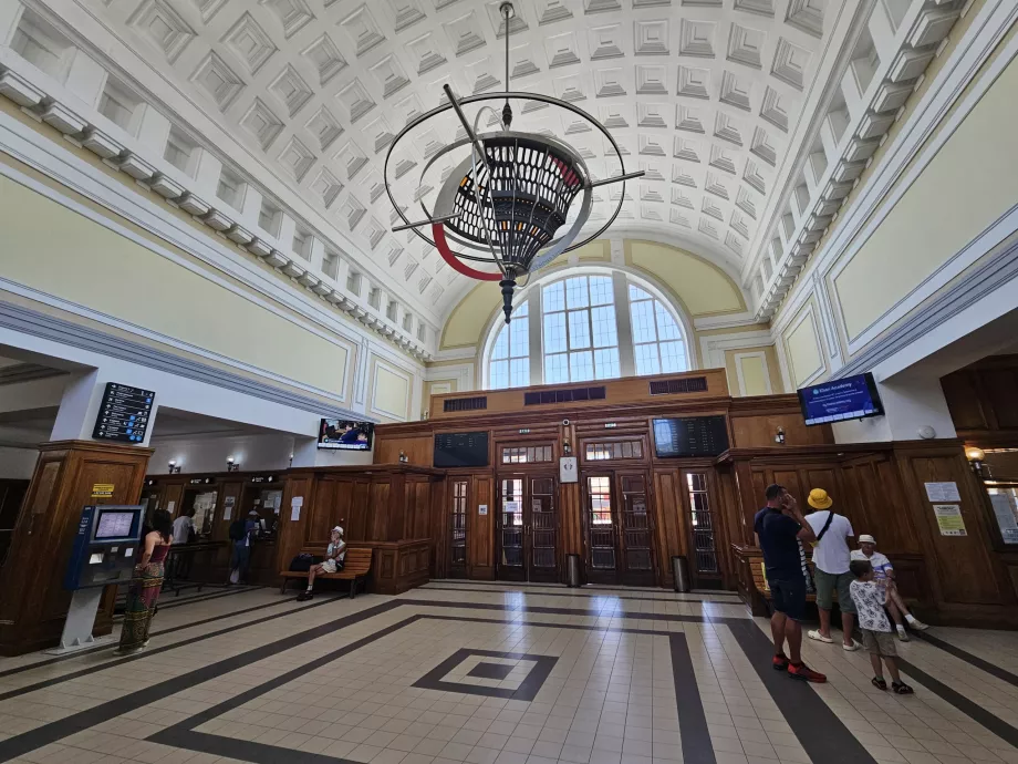 Estação Ferroviária de Burgas