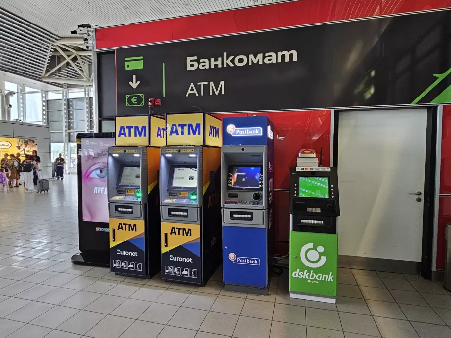 Caixas automáticos no Terminal 2