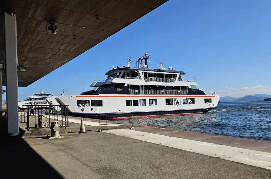 Ferry para a ilha de Miyajima