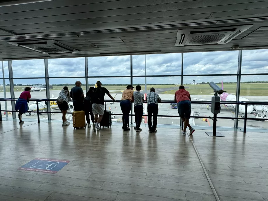 Plataforma de observação no aeroporto de Poznan